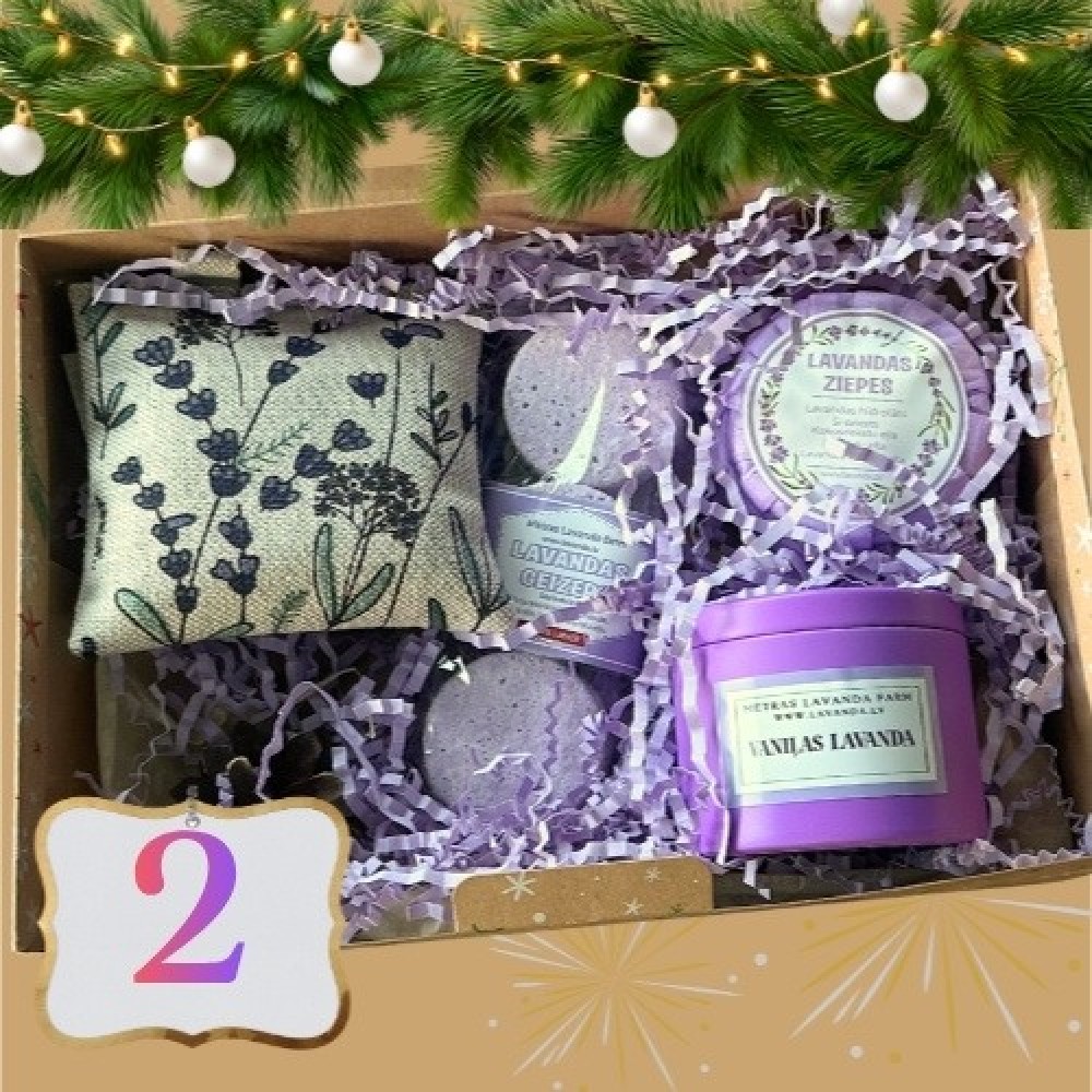 Новогодний подарок в коробке 15 евро